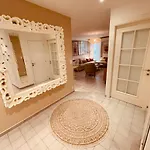 Renting - Paganini - Spacious - 2 Bedrooms - King Bed - Bathtub - Heart Of Apartment Nice