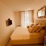 Renting - Paganini - Spacious - 2 Bedrooms - King Bed - Bathtub - Heart Of Nice