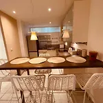 Renting - Paganini - Spacious - 2 Bedrooms - King Bed - Bathtub - Heart Of