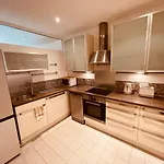 Renting - Paganini - Spacious - 2 Bedrooms - King Bed - Bathtub - Heart Of *
