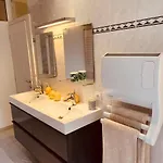 Renting - Paganini - Spacious - 2 Bedrooms - King Bed - Bathtub - Heart Of *