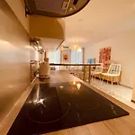 Apartment Renting - Paganini - Spacious - 2 Bedrooms - King Bed - Bathtub - Heart Of