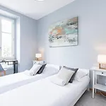 Large 3 Bdr Center *