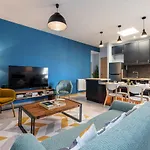 Large 3 Bdr Center Apartment Nice