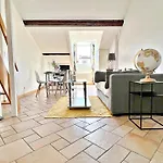 Gold Town Apartment Nice
