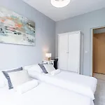 Apartment Large 3 Bdr Center