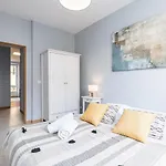 Apartment Large 3 Bdr Center *