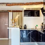 Ross 5- F2, Lumineux, Balcon, Loft, Clim, Vieux-nice