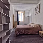 Vecchio Droite Apartment