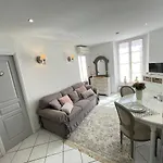 Renting - 9 Massena - Spacious Massena Square - Ac - Fully Equipped Apartment