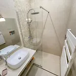 Renting - Penchienatti - Spacious - 2 Bedrooms - King Bed - View Heart Of Nice