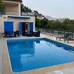 Villa Spacieuse Nicoise Au Calme Avec Piscine Nice