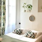 Azur Aparthotel