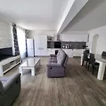 Bel Appartement 2 Chambres Climatise Centre Ville