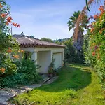 Wonderful And Quiet Villa With Large Garden And Pool In Nice - Welkeys