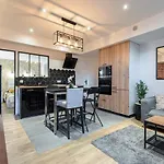 Loft Magnan - Parking - Ideal Couples -beach -tram & Supermarkets - New & Confort-ac Apartment