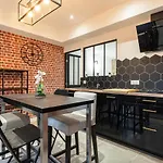 Loft Magnan - Parking - Ideal Couples -beach -tram & Supermarkets - New & Confort-ac *