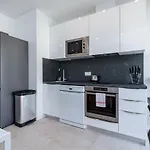 Quiet 1 Bdr Downtown Terrace Ac & Parking Apartment Nice