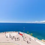 Outstanding View - Large 1 Bdr With Ac Apartment *