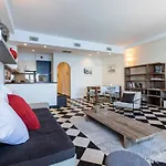 Outstanding View - Large 1 Bdr With Ac Apartment *