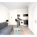 Superbe Studio Meuble Cosy Avec Lit Superconfort Au Calme Jean Medecin