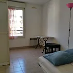 Apartment F2 A 50 M De La
