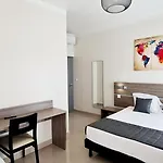 Esperance Hotel *