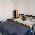 Lovely 1 Bedroom Vacation With Free Parking. Apartment