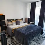 Lovely 1 Bedroom Vacation With Free Parking. Apartment Nice
