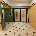 Apartment Lovely 1 Bedroom Vacation With Free Parking. Nice