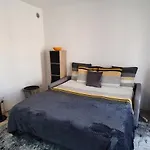 Lovely 1 Bedroom Vacation With Free Parking. * Nice