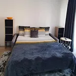 Lovely 1 Bedroom Vacation With Free Parking. Apartment