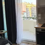 Apartment Lovely 1 Bedroom Vacation With Free Parking. Nice