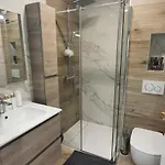 Lovely 1 Bedroom Vacation With Free Parking.
