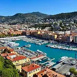 Plein centre Appartement climatisé et spacieux avec grande terrasse sur le toit à Nice