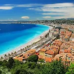 Plein centre Appartement climatisé et spacieux avec grande terrasse sur le toit à Nice