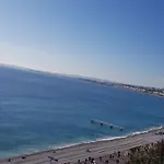 Plein centre Appartement climatisé et spacieux avec grande terrasse sur le toit à Nice