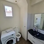 Plein Centre Climatise Et Spacieux Avec Grande Terrasse Sur Le Toit A Apartment *