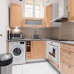 Wonderful And Bright Apartment Close To Everything