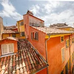 Spacious And Bright Flat Close To The : Heart Of Old