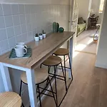 Studio Nice Le Palais, Avec Cuisine Et Espace Repas Separes, Dans Immeuble Nicois, Port De Nice, Vieux Nice, Place Du Pin Et Garibaldi, Colline Du Chateau, A 2 Minutes De La Promenade Des Anglais