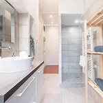 Apartment Lovely 1 Bdr In Harbor Area *