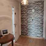 Apartment 2 Bedroom Flat With Terrasse & Car-park Ouest *