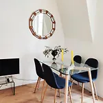 Top floor nest, balcony close to sea&old-town Bail Mobilité