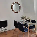 Top floor nest, balcony close to sea&old-town Bail Mobilité
