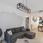 Gorgeous 2 Bedrooms Apt Great Kitchen, City Center