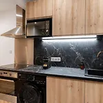 Gorgeous 2 Bedrooms Apt Great Kitchen, City Center