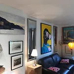 Spacious And Bright Flat Close To The : Heart Of Old Apartment *