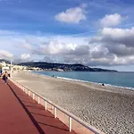Apartment Beachfront On Promenade Des
