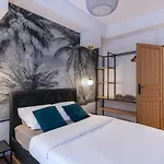 Decorated 2 Bedrooms Air Conditionning, City Center